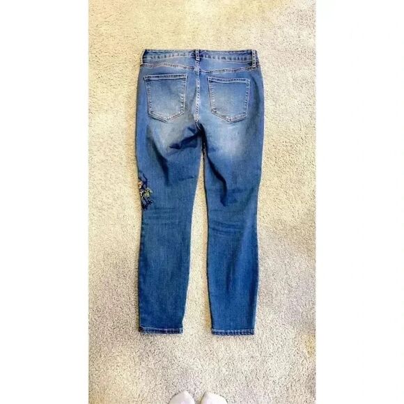 Miraclebody Blue Skinny Jeans Size 6 Floral Embroidered Ankle-Length Denim - Picture 2 of 5